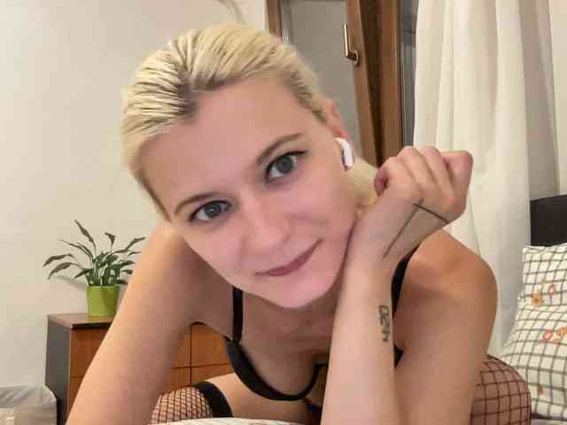 OnikaLove webcam