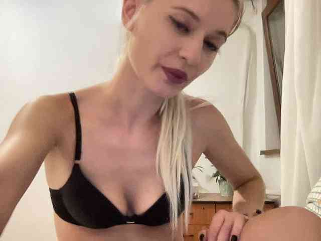 OnikaLove webcam