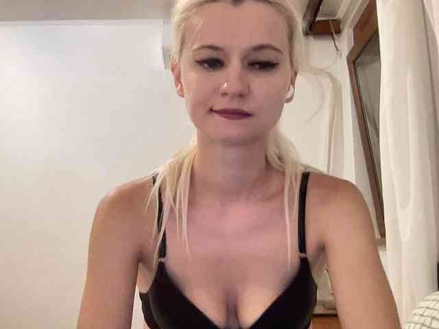 OnikaLove webcam