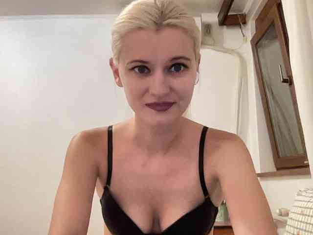 OnikaLove webcam