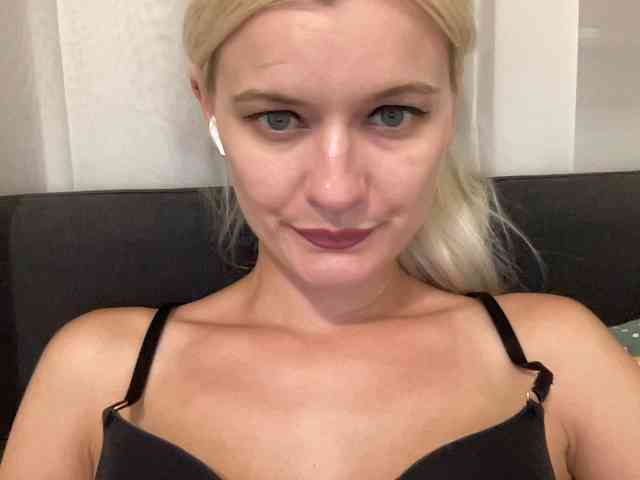 OnikaLove webcam