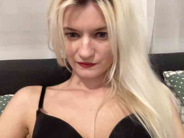 OnikaLove webcam