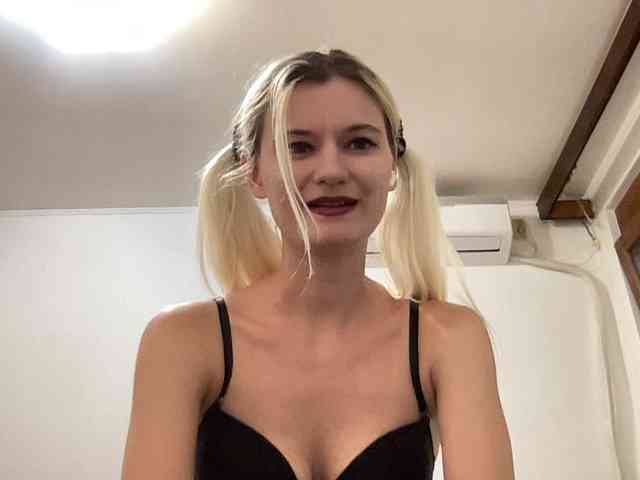 OnikaLove webcam