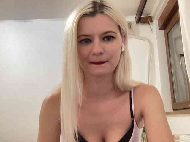OnikaLove webcam