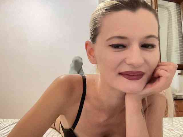 OnikaLove webcam
