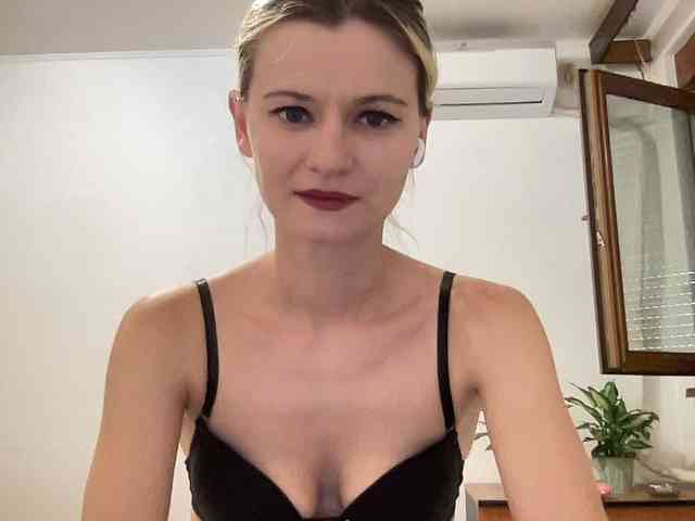 OnikaLove webcam
