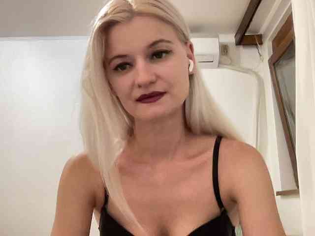 OnikaLove webcam