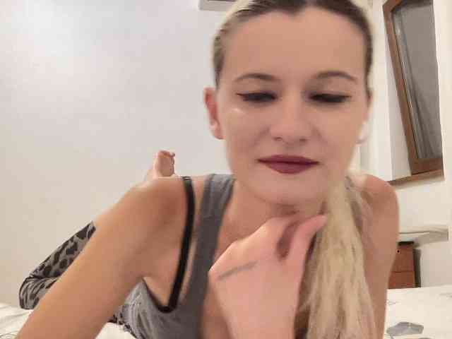 OnikaLove webcam