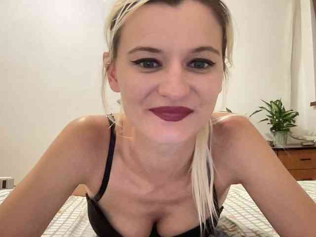 OnikaLove webcam