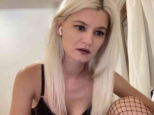 OnikaLove webcam