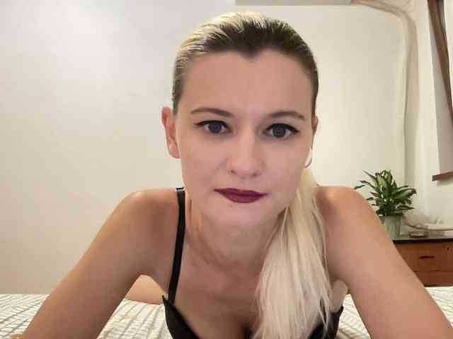 OnikaLove webcam