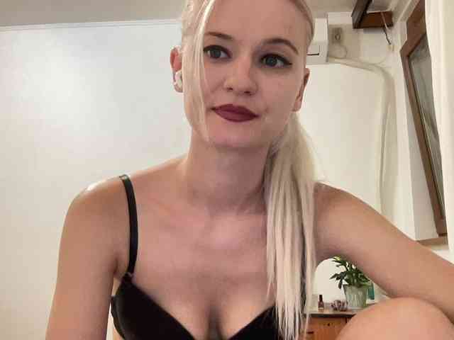 OnikaLove webcam