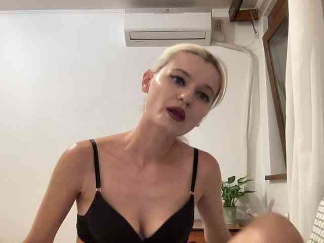 OnikaLove webcam