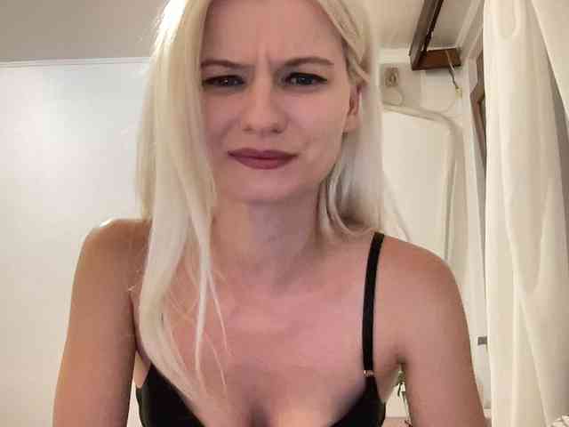 OnikaLove webcam