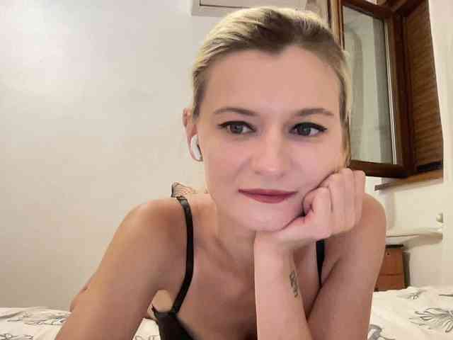 OnikaLove webcam