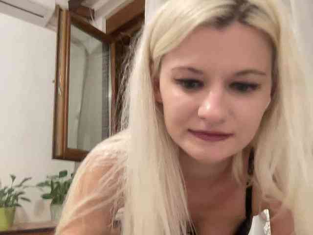 OnikaLove webcam