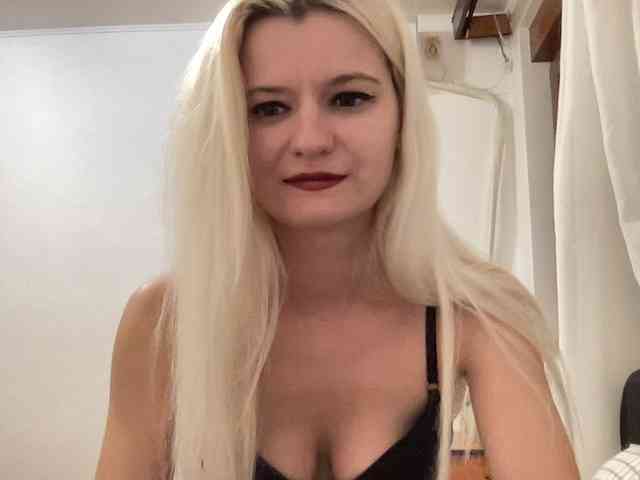 OnikaLove webcam