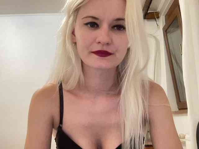 OnikaLove webcam