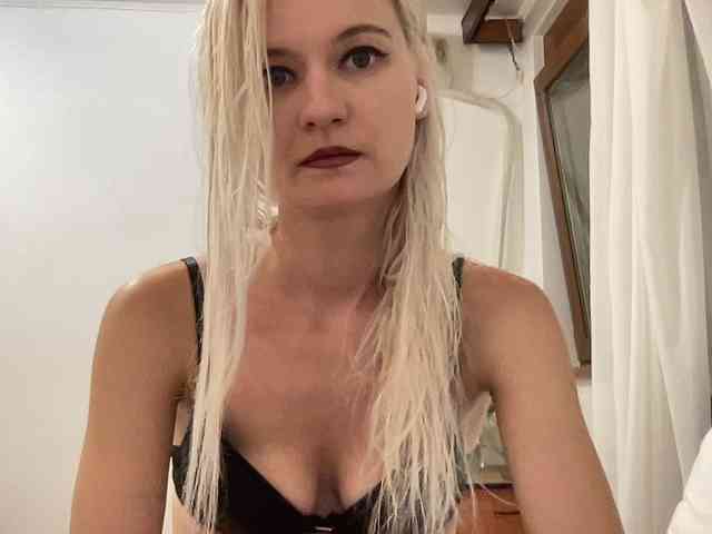 OnikaLove webcam