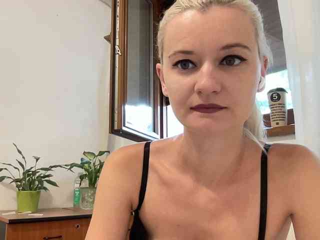 OnikaLove webcam