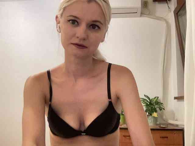 OnikaLove webcam