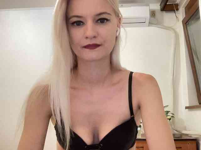 OnikaLove webcam