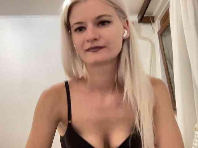 OnikaLove webcam