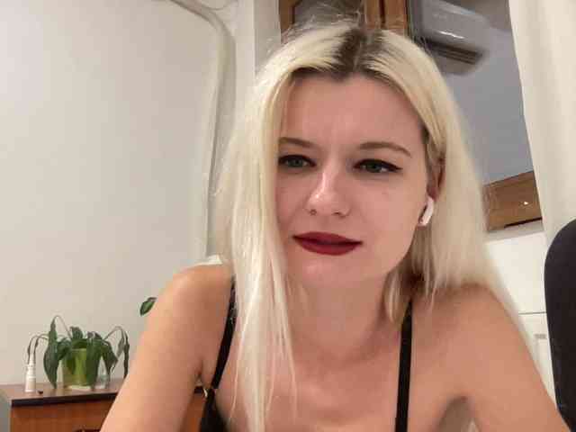 OnikaLove webcam