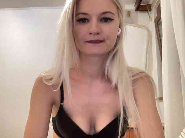 OnikaLove webcam