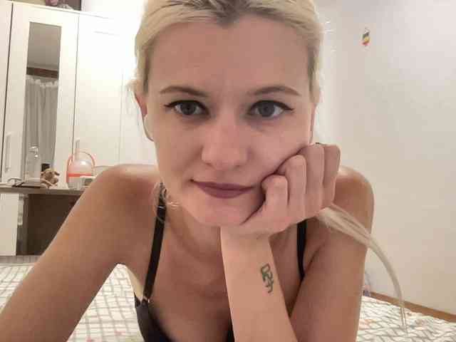 OnikaLove webcam