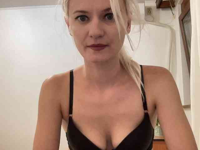 OnikaLove webcam
