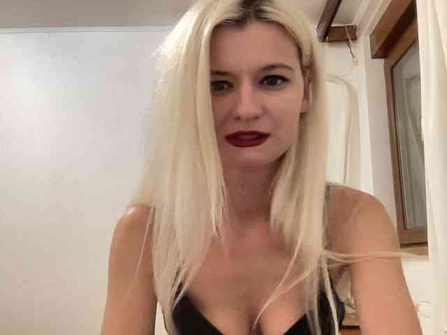 OnikaLove webcam