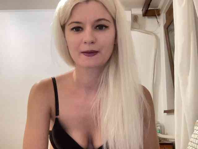 OnikaLove webcam