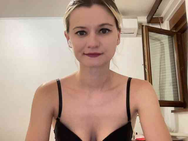 OnikaLove webcam