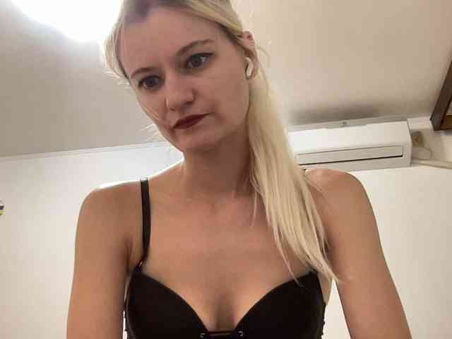 OnikaLove webcam