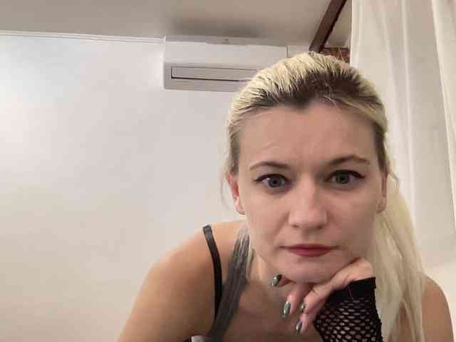 OnikaLove webcam