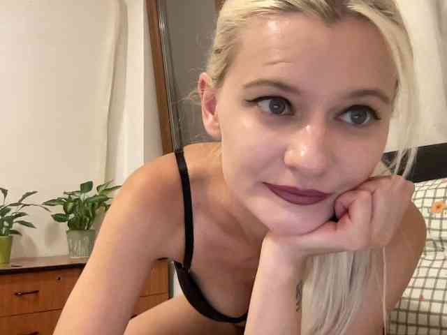 OnikaLove webcam