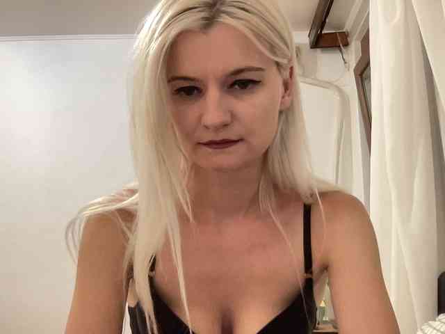 OnikaLove webcam