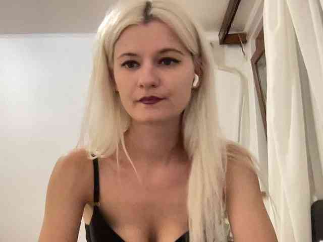 OnikaLove webcam
