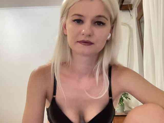 OnikaLove webcam