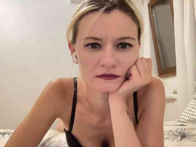 OnikaLove webcam