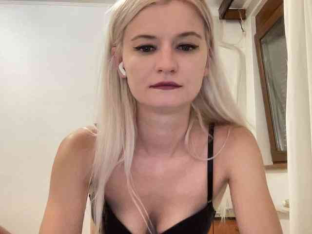 OnikaLove webcam