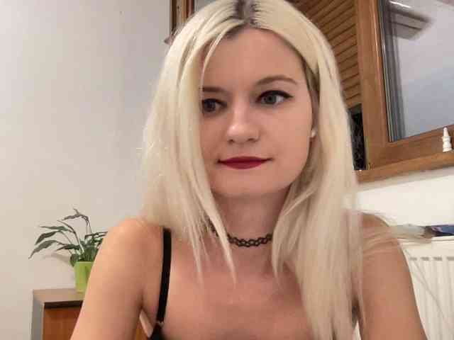 OnikaLove webcam