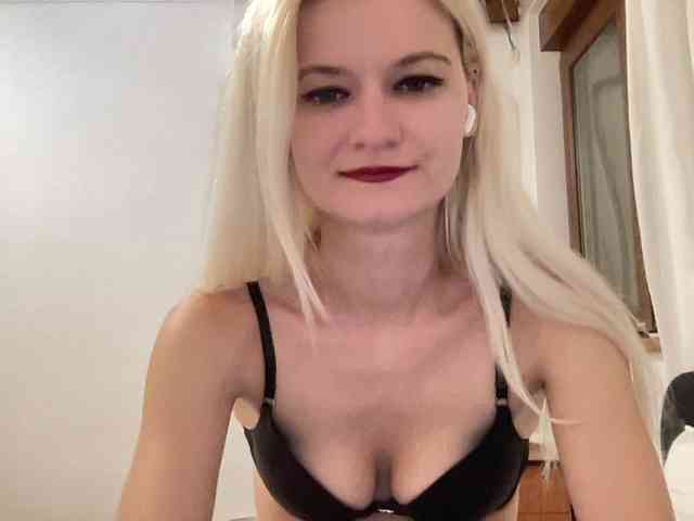 OnikaLove webcam