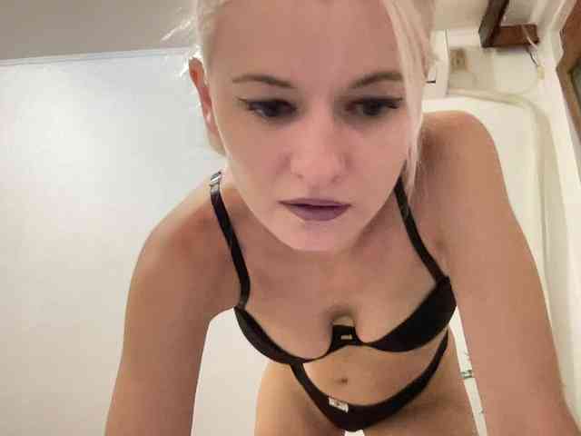 OnikaLove webcam