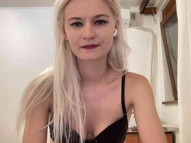 OnikaLove webcam