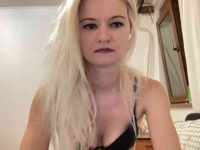 OnikaLove webcam