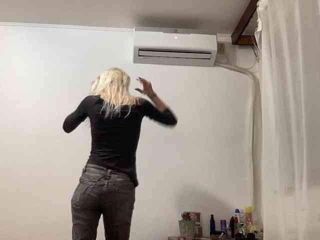 OnikaLove webcam