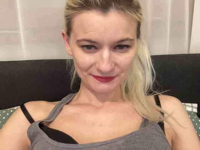 OnikaLove webcam