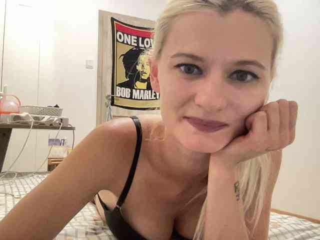 OnikaLove webcam